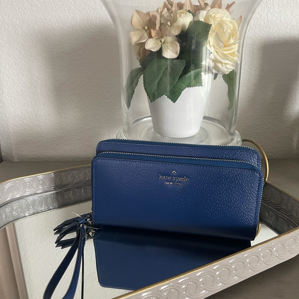 *NWT*  Kate Spade Large Carryall Wristlet